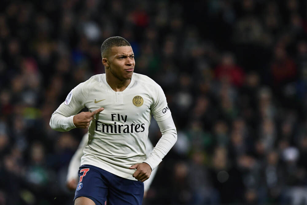 美国本土，洲际导弹穿越夜空，特朗普玩“核讹诈”还带上中国